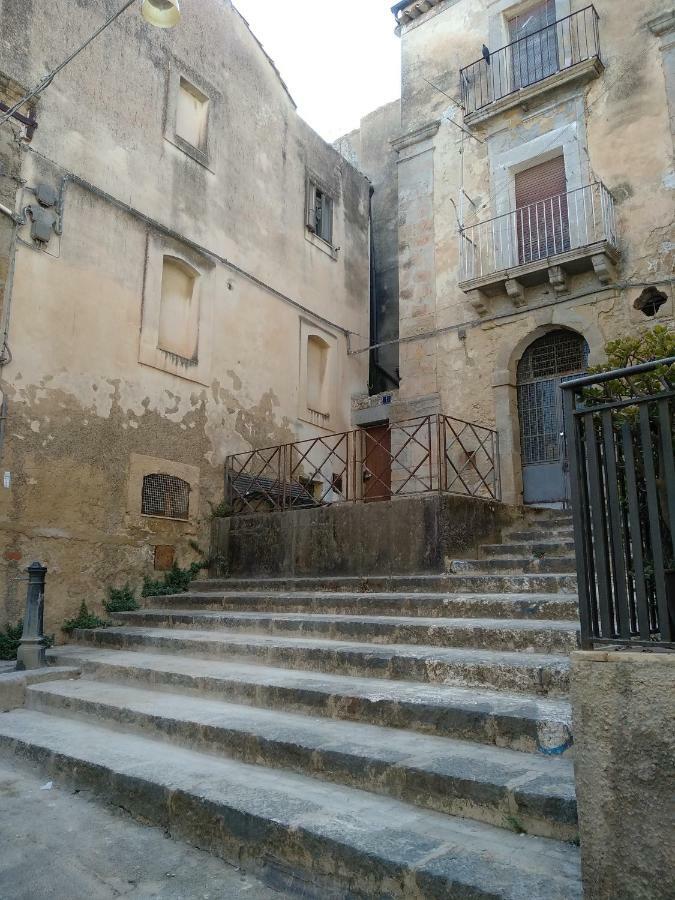 Апартаменты La Casa Di Bianca Кальтаджироне Экстерьер фото