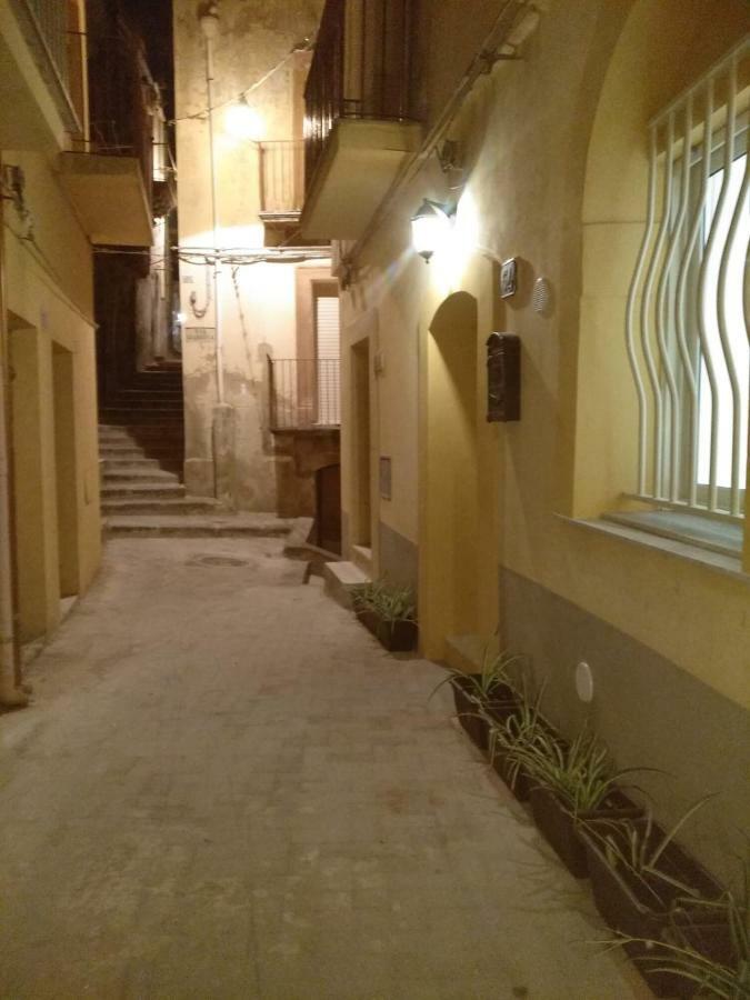 Апартаменты La Casa Di Bianca Кальтаджироне Экстерьер фото